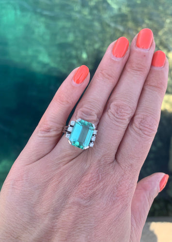 Bague 51 Bague vintage rectangulaire en or gris 18 carats, tourmaline verte et diamants 58 Facettes B323