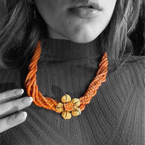Collier Collier en corail, fermoir en or jaune 18 carats 58 Facettes