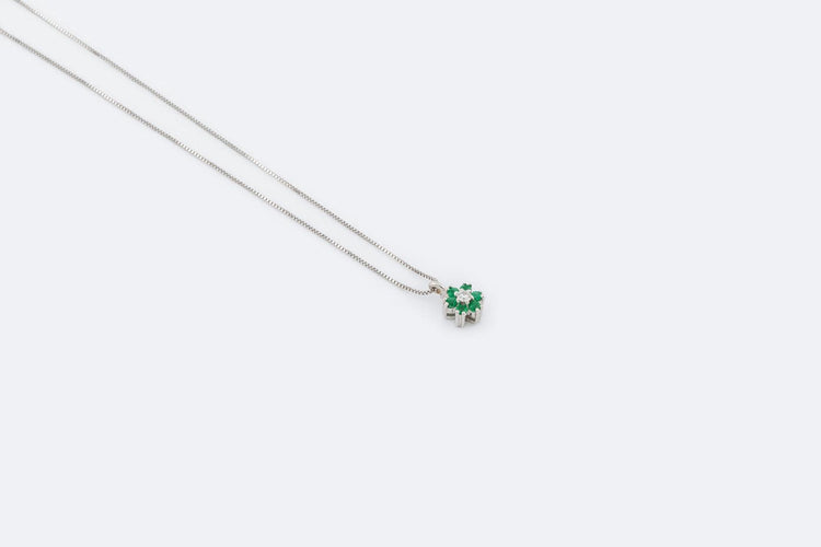Collier Oro Bianco Collier - Pendentif en or blanc 18 kt avec émeraudes et diamants 58 Facettes COL251