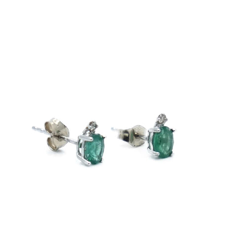 Boucles d'oreilles Clous d’oreilles en or gris 18K avec émeraudes et diamants 58 Facettes REF2329-60