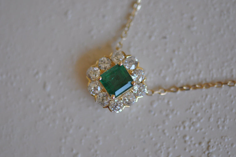 Pendentif Pendentif vintage en or jaune 18K avec émeraude et diamants 58 Facettes