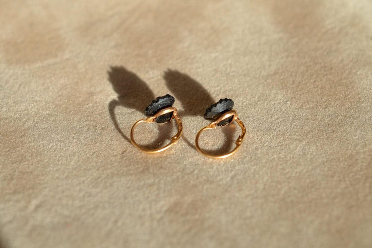 Örhängen Örhängen Klappörhängen blomma i gult guld och jet 58 Facettes 3762