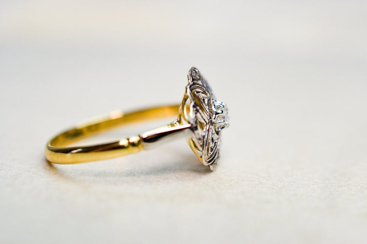 Sormus 55 Sormus Art Deco tähti keltakultaa ja valkokultaa sekä timantti 58 Facettes 3708