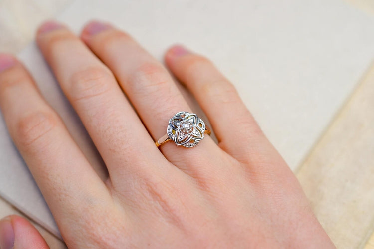 Sormus 55 Sormus Art Deco tähti keltakultaa ja valkokultaa sekä timantti 58 Facettes 3708