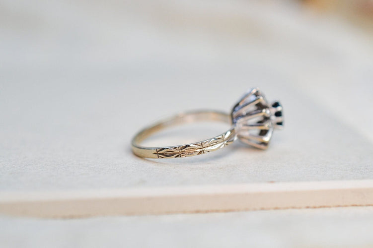 Prsten 55 Prsten Sedmikráska z bílého zlata se safírem, diamanty 58 Facettes 3789