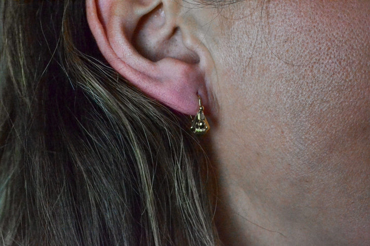 Earrings 18-carat yellow gold triangular earrings Sleepers earrings 58 Facettes 3786