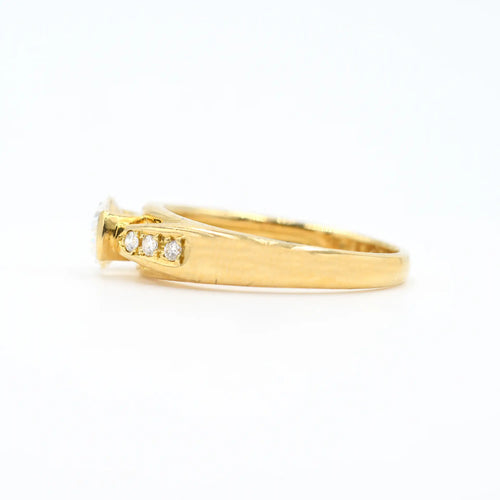 Bague Bague - Diamant taille ovale 1 ct en or jaune 18 ct 58 Facettes 13012