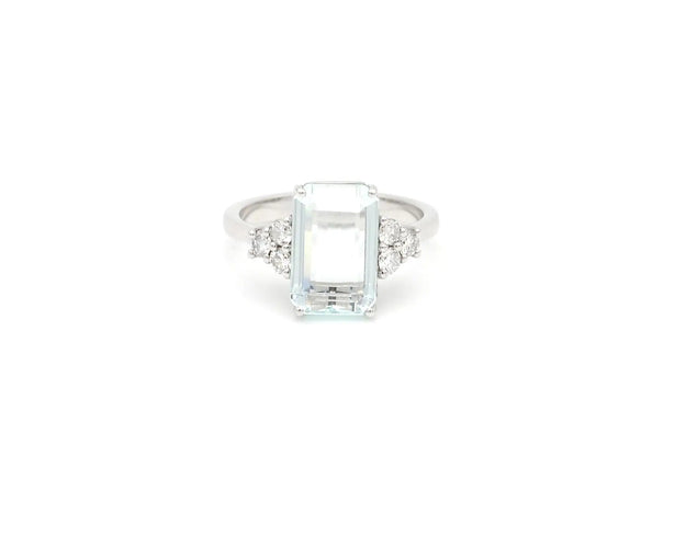 Bague 53 Bague en or blanc 18 kt avec aigue-marine 4,10 ct et diamants 0,35 ct 58 Facettes 14314