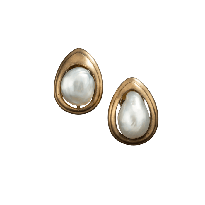 Boucles d'oreilles REPOSSI - Boucles d'oreilles gouttes en or jaune 18K ornée de perles baroque. 58 Facettes