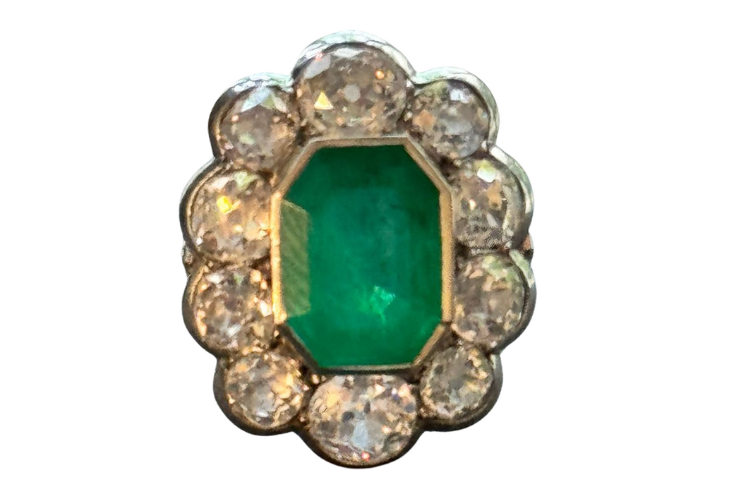 Smaragd en diamanten ring in platina