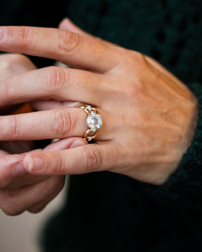 Sormus 53.5 Sormus Solitaire "Mailles et godrons" kelta- ja valkokultaa sekä timantteja 58 Facettes F2248/C548