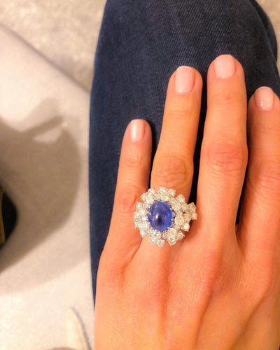 Bague 55 Bague cocktail en or gris 18k, saphir cabochon et diamants 58 Facettes