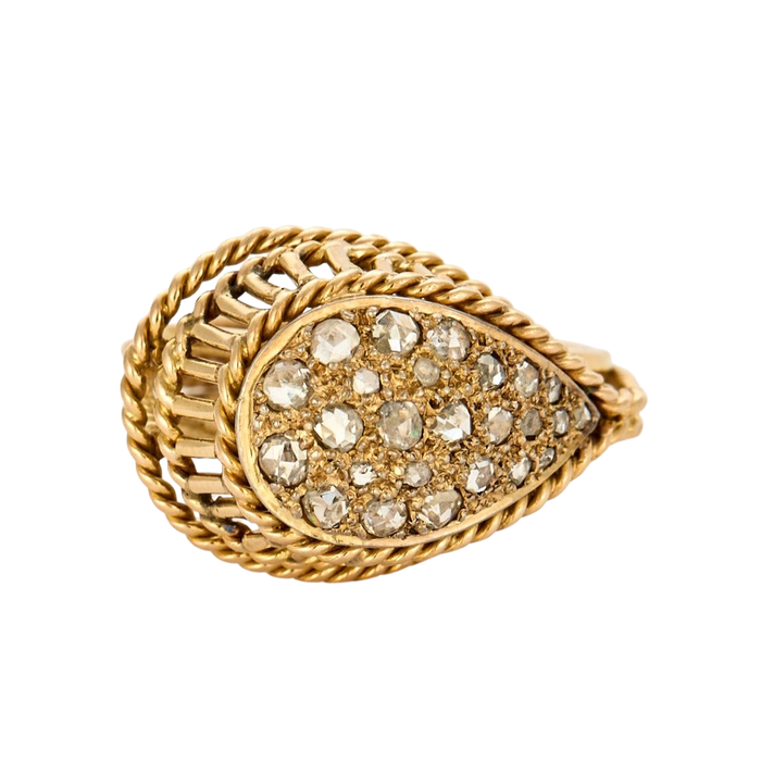 Anillo de oro amarillo y diamantes.