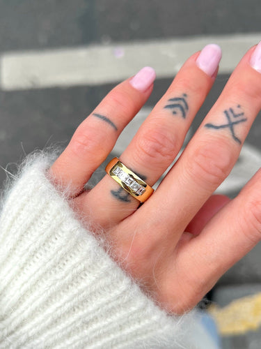 Bague 48 Bague bandeau en or jaune 18 carats et diamants taille princesse 58 Facettes