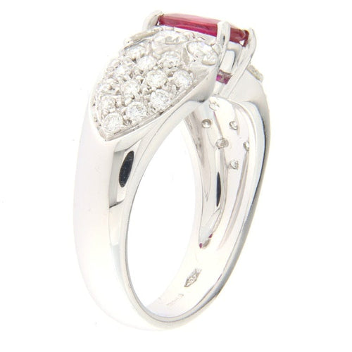 https://www.gioielleriaguidetti.it/wp-content/uploads/2022/11/G3150-anello-oro-bianco-diamanti-brillanti-rubino-3.jpg