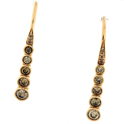 https://www.gioielleriaguidetti.it/wp-content/uploads/2023/01/G3241-orecchini-oro-rosa-pendenti-diamanti-brillanti-brown-1.jpg