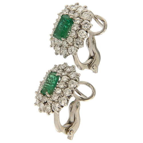 Boucles d'oreilles Boucles d’oreilles pendantes en or blanc 18 kt, diamants 2,07 ct et émeraudes 0,76 ct 58 Facettes G3847