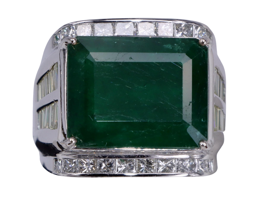 Statement-Ring aus Weißgold mit Smaragd und ausgefallenem Diamant