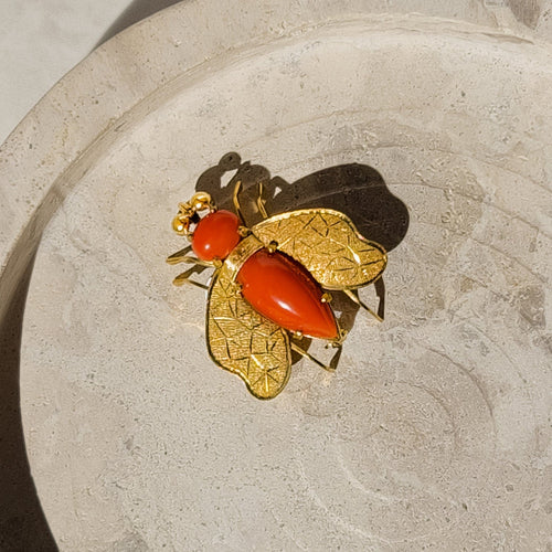 Bee pendant - Pendant in 18-carat yellow gold and coral 58 Facettes 2020