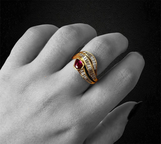 Bague 58 Bague serpent en or jaune 18 carats avec rubis et diamants 58 Facettes