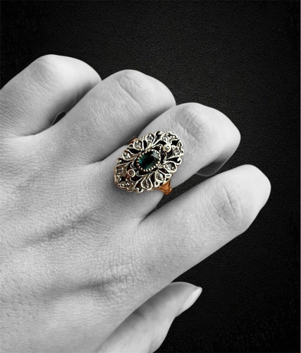 Bague 58 Bague baroque en or blanc avec péridot et diamants 58 Facettes