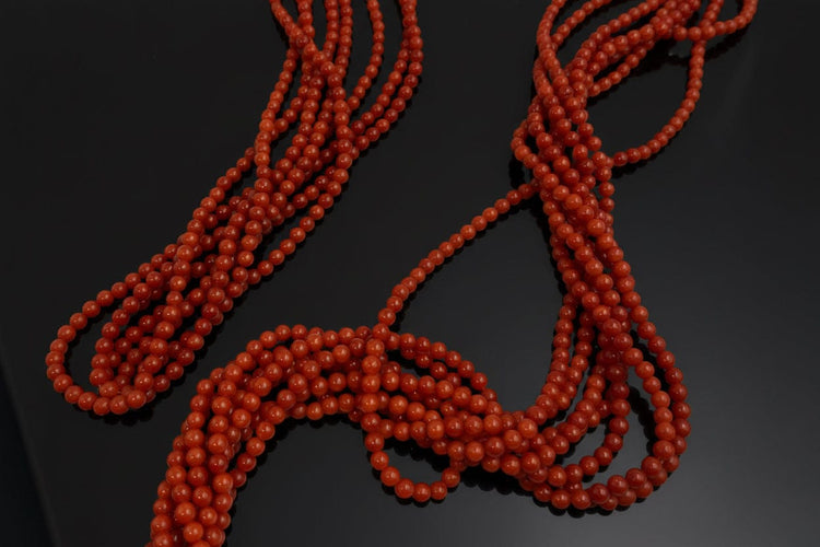 Collier Collier long multifils en corail rouge méditerranéen et or 18 carats 58 Facettes
