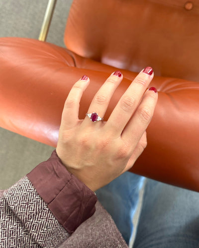 Bague 54 Bague vintage en or blanc 18 carats et rubis chauffé, diamants 58 Facettes