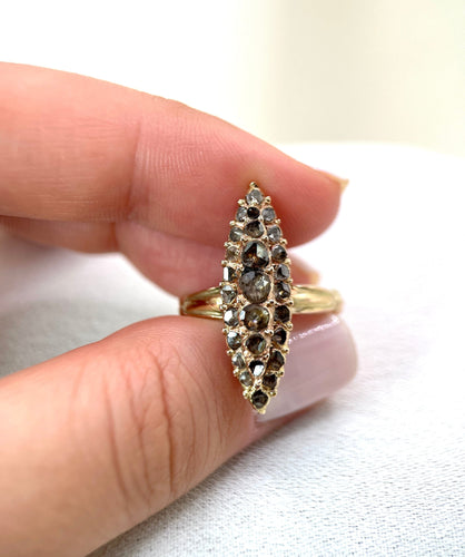 Bague 53.5 Bague marquise ancienne en or jaune 14k et diamants salt & pepper 58 Facettes 318