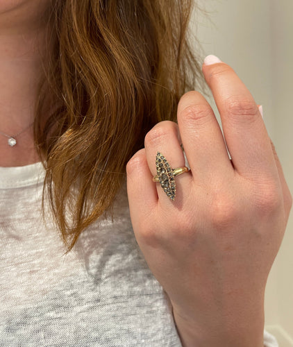 Bague 53.5 Bague marquise ancienne en or jaune 14k et diamants salt & pepper 58 Facettes 318