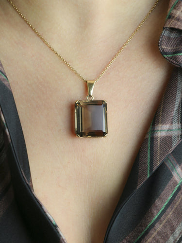 Pendentif André Vassort - Pendentif en or jaune 18 ct et quartz fumé 40 carats 58 Facettes 1190.9