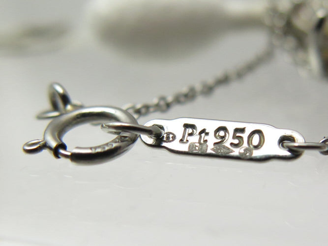 Collier Tiffany & Co Victoria - Collier fleur en platine et diamants 0,32 ct 58 Facettes 271712