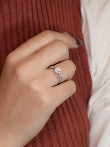 Bague 48 Bague solitaire en or blanc 18 carats et diamants 0,90 ct 58 Facettes 1084.2