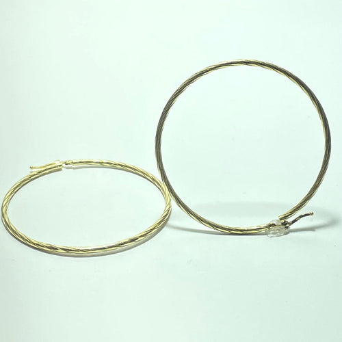 Minđuše Uvrnute zlatne minđuše od žutog zlata 18 karata, 8,64 g 58 Facettes 250315