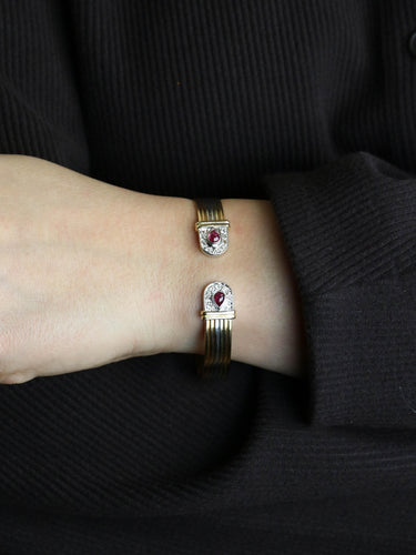 Bracelet Bracelet jonc ouvert en or 18 carats rubis et diamants 58 Facettes 1211.1