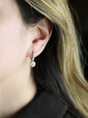 Boucles d'oreilles Boucles d’oreilles dormeuses anciennes en or jaune 18 carats, diamants et perles 58 Facettes 1199.5