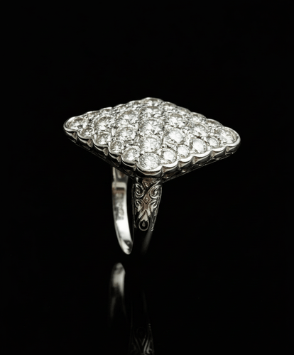 Bague Bague années 1920 forme losange en or blanc 18 carats et diamants 58 Facettes