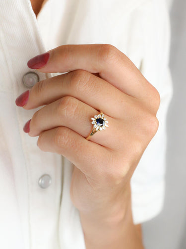 Bague 52.5 Bague marguerite vintage en or jaune 18k, saphir et diamants 58 Facettes 1CA0000011/1