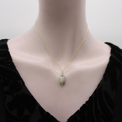 Pendentif Pendentif scarabée style Egyptian Revival en or 14 carats et pierre grise 58 Facettes A2003P