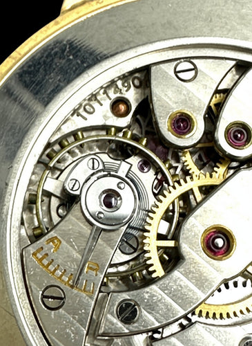 Montre IWC Schaffhausen - Montre vintage années 1940 en or jaune 18 carats 58 Facettes