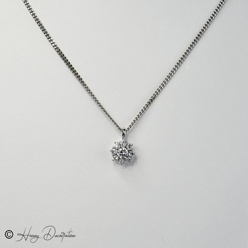 White gold pendant set with 9 brilliant-cut diamonds 58 Facettes 2480