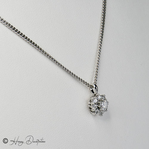 White gold pendant set with 9 brilliant-cut diamonds 58 Facettes 2480