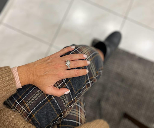 Bague 56 Bague cocktail rétro en or jaune et blanc 18k et diamants 58 Facettes