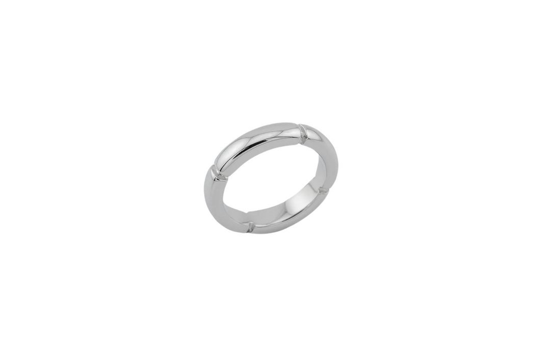 Wedding ring with geometric pattern in white gold