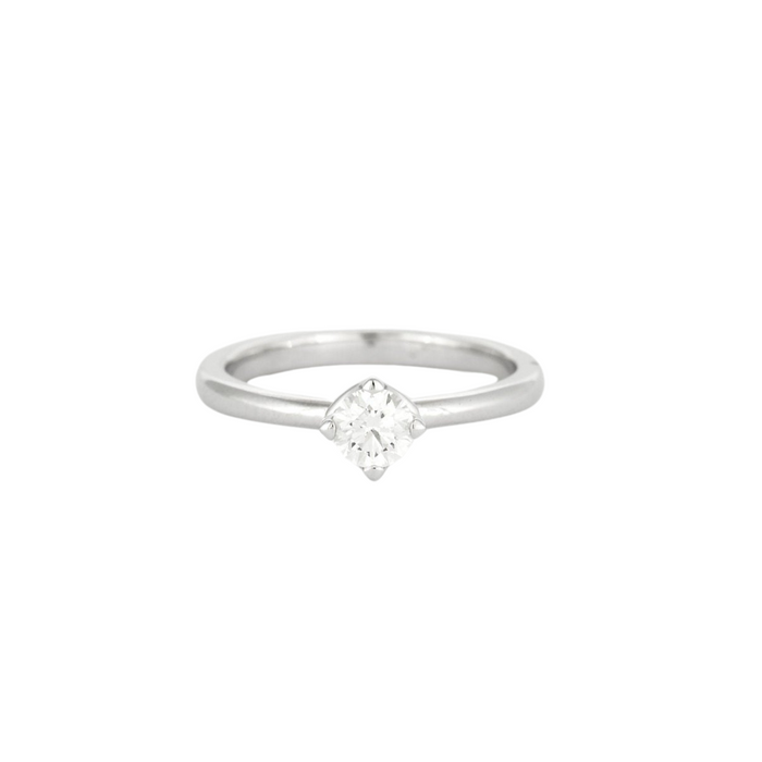 White gold solitaire with diamond