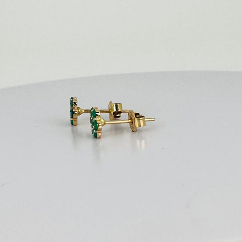 https://cdn.shopify.com/s/files/1/0829/5212/6812/files/Oorbellenmetsmaragdzijkant.jpg?v=1770804564