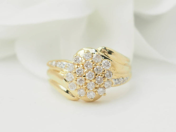 Bague 52 Bague en or jaune 18 ct pavée de diamants 58 Facettes 33391