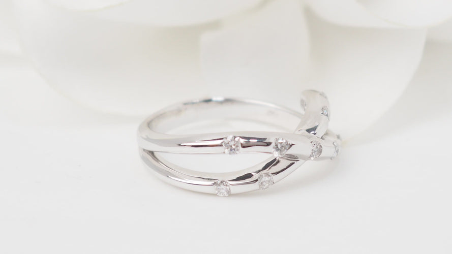 Bague 50 Bague croisée en or blanc 18 ct et diamants 58 Facettes 30472