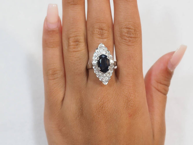 Bague 50 Bague marquise en or blanc 18 carats avec saphir et diamants 58 Facettes 33228