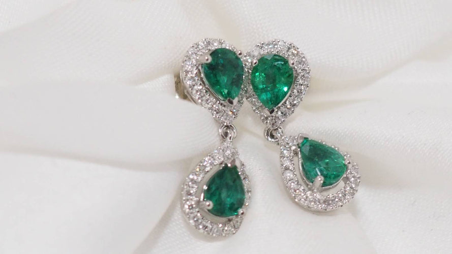 Boucles d'oreilles Pendants d’oreilles en or gris 18 ct, émeraudes et diamants 58 Facettes 31131