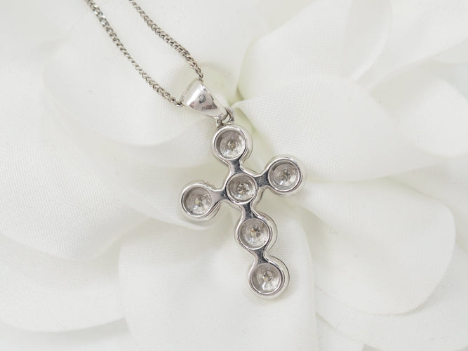 Collier Collier croix en or blanc 18 kt et diamants 58 Facettes 21080